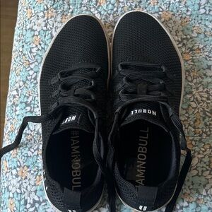 NO BULL Recs knit in black 
Men’s size 10 medium width 
Good condition